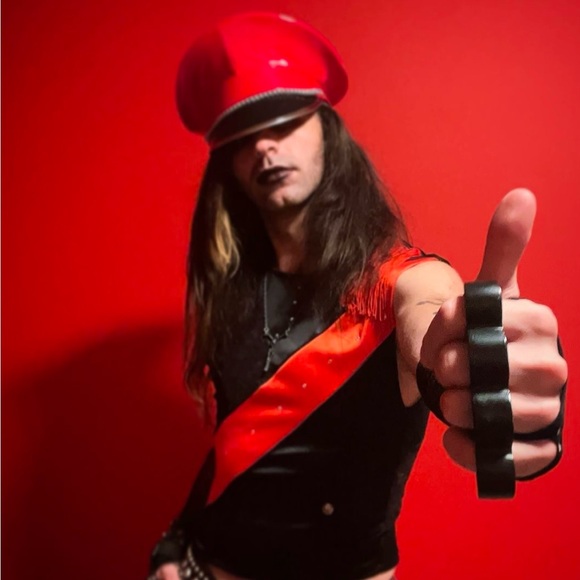 Meet your Posher, Stephen - Picture 3 of 4